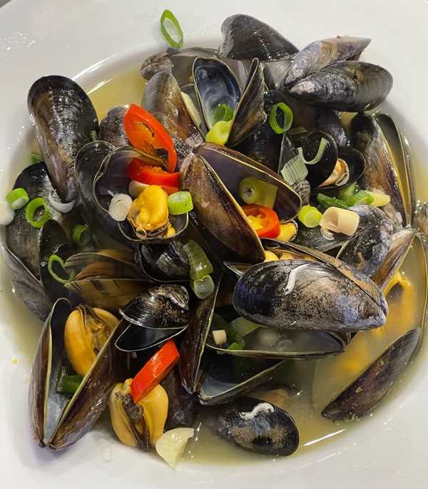 Thai-style mussels