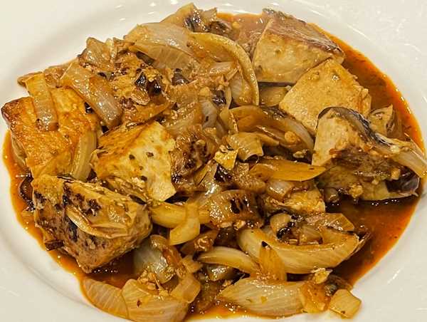 Tuna in Onion Sauce